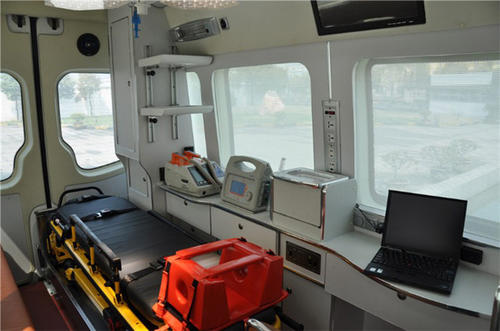 绥江县救护车内部